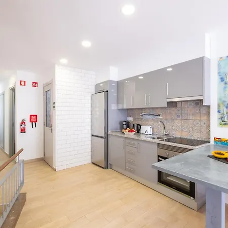 Semesterbostad Townhouse Aqua-maris - Moradia Com Bbq E Rooftop Em